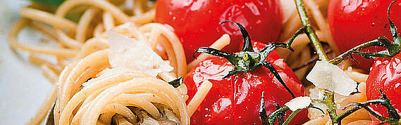 Vollkornspaghetti mit Tomaten und Parmesan